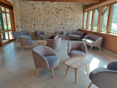 aménagement de la salle des fêtes dans le secteur de la Hague, dans la Manche. salon lounge