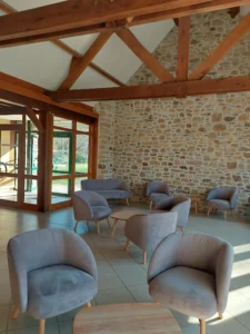 aménagement de la salle des fêtes dans le secteur de la Hague, dans la Manche. salon lounge