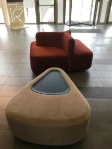 aménagement de NXP semiconductors : mobilier acoustique, lounge, modulable