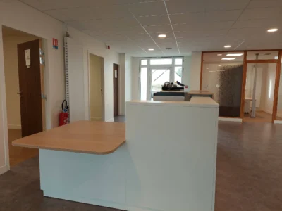 Aménagement sur différents sites accueil /espace attente /salle de réunion