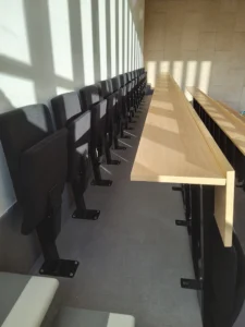 aménagement de l'amphi de l'université régionale des métiers de l'artisanat, gradins pour école supérieure